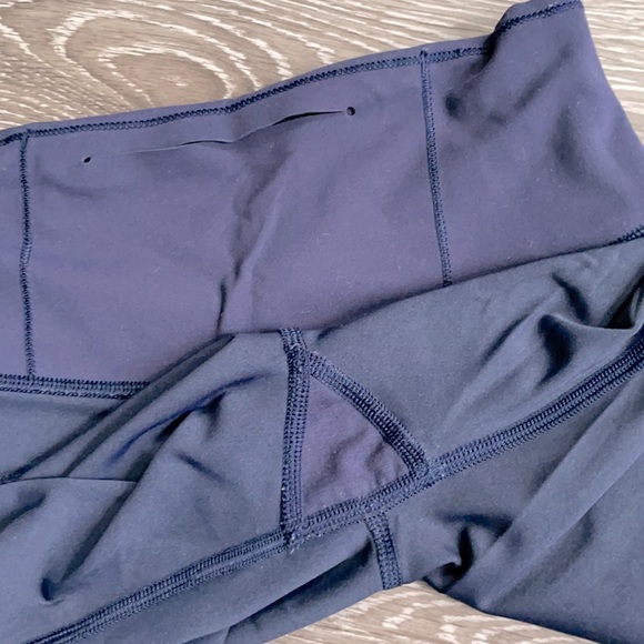 Lululemon In Movement 7/8 Tight *Everlux 25" - Picture 5 of 6